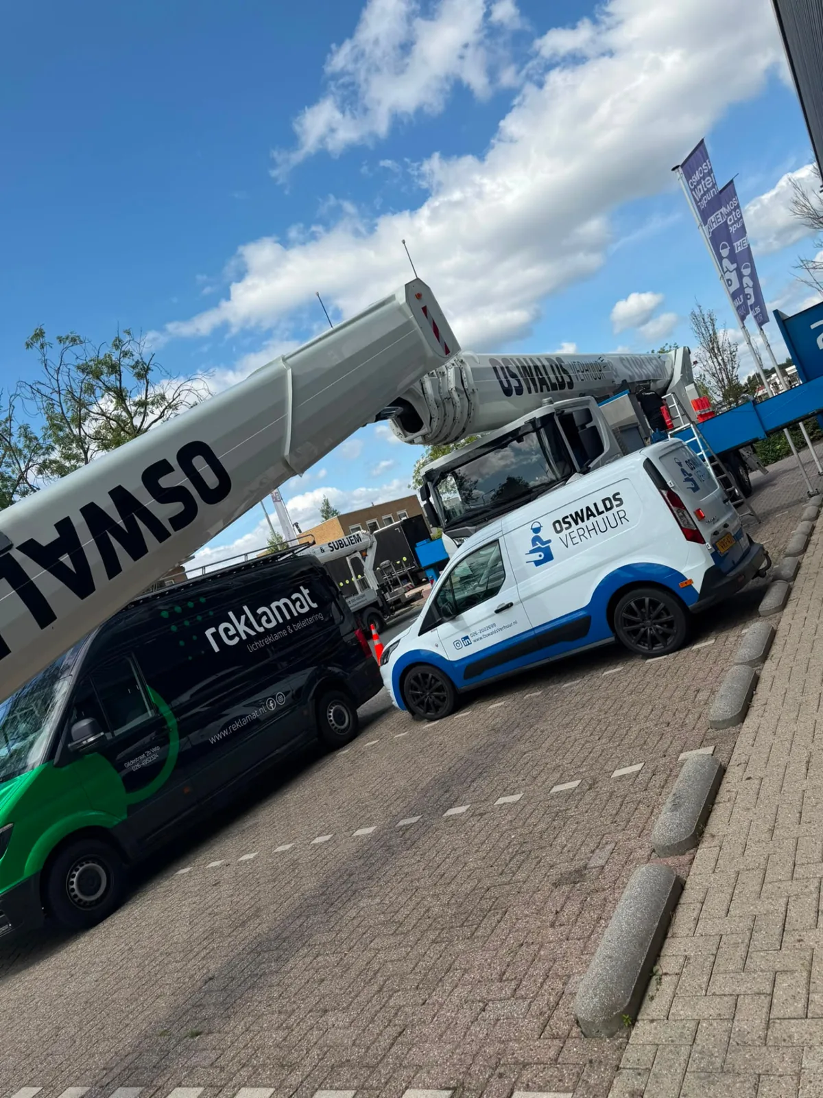 Reklamat en Oswalds Verhuur bij de bedrukte RUTHMANN T900HF op de vestiging in Arnhem