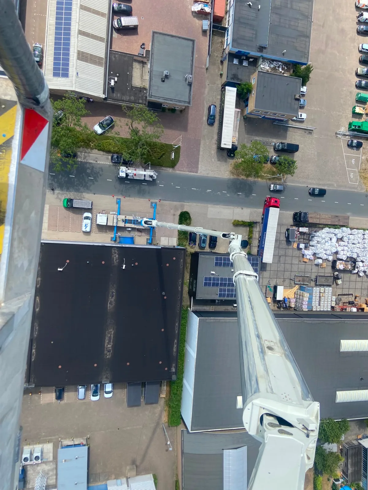 Uitzicht vanaf de werkbak van de 90 meter RUTHMANN T900HF boven Arnhem