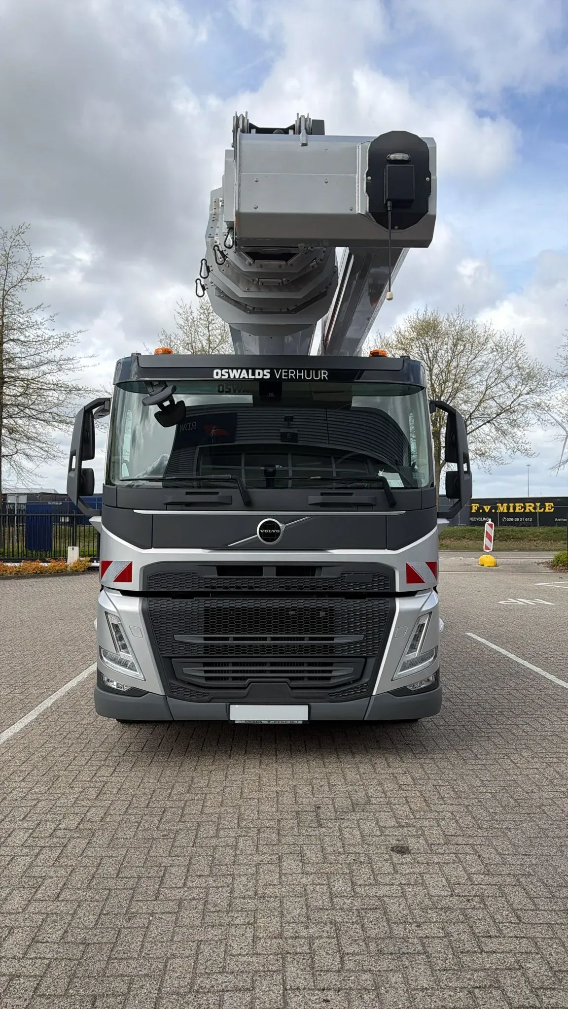 RUTHMANN T 570 HF 57 meter vrachtwagenhoogwerker van Oswalds Verhuur