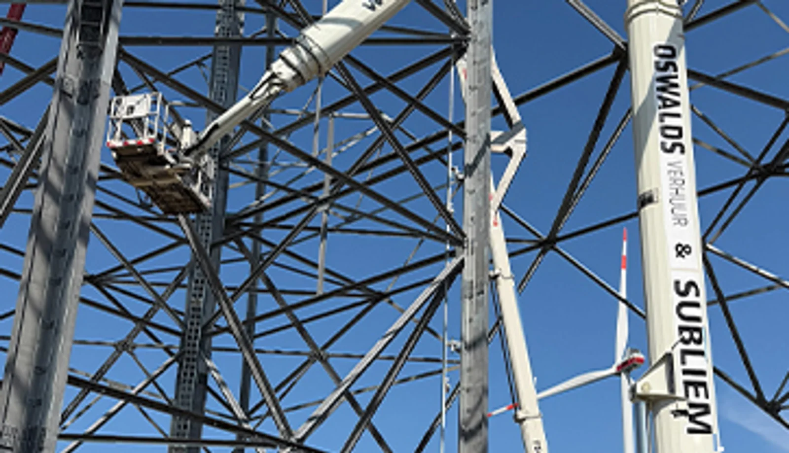 Oswalds Verhuur breidt wagenpark uit met RUTHMANN T900HF 90 meter vrachtwagenhoogwerker