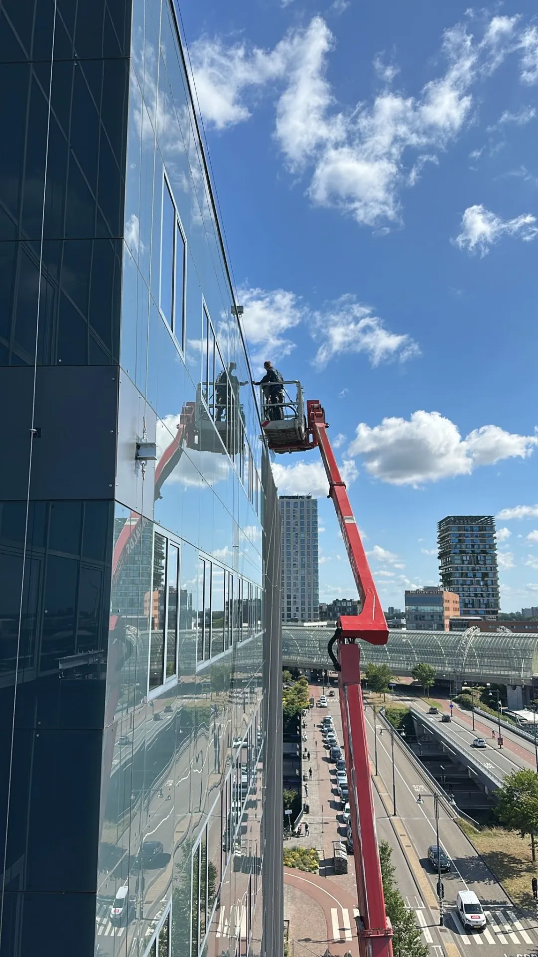 Glazenwassen aan hoogbouw